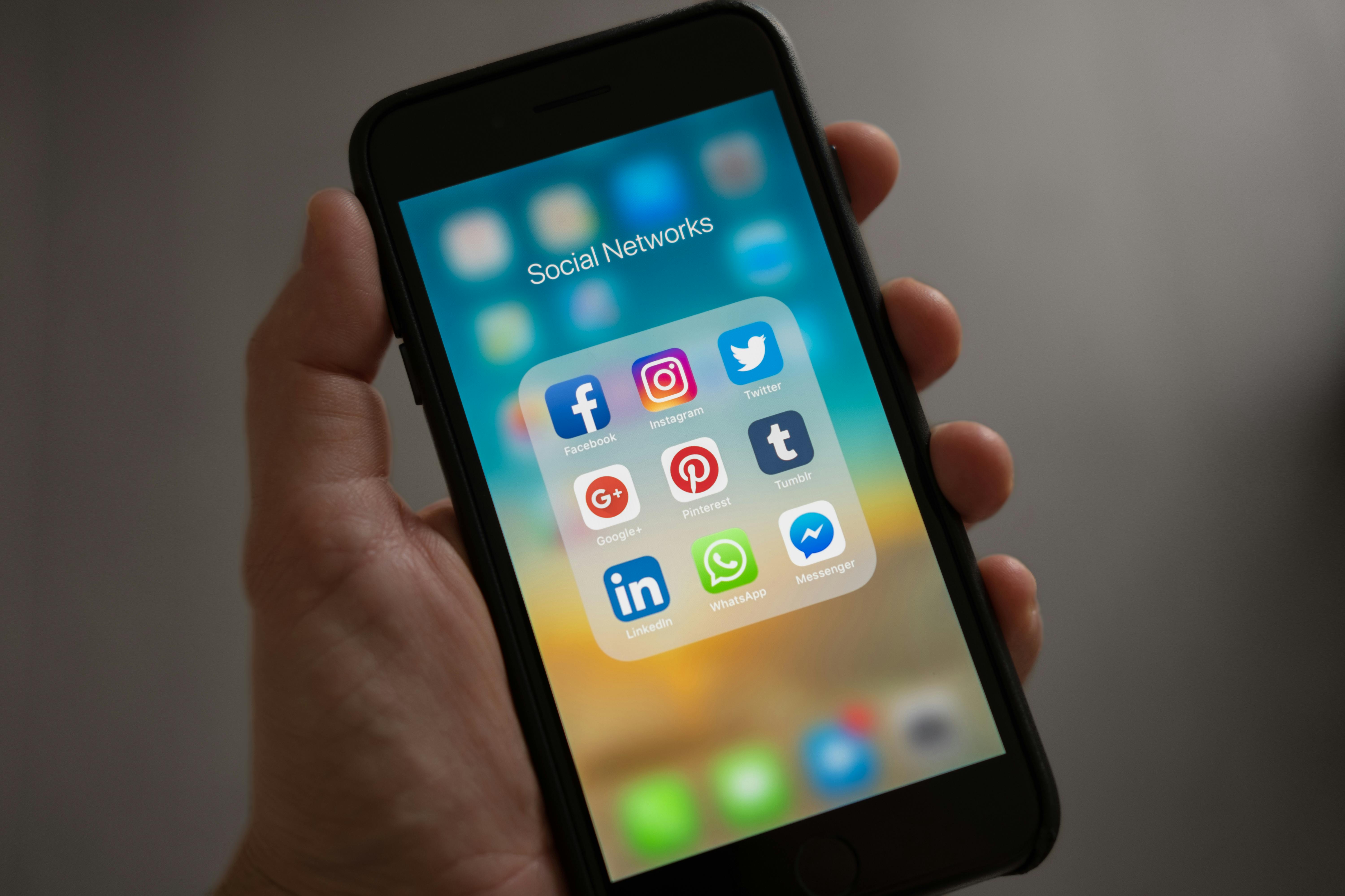 Rent LinkedIn Account Profiles for Multichannel Outreach